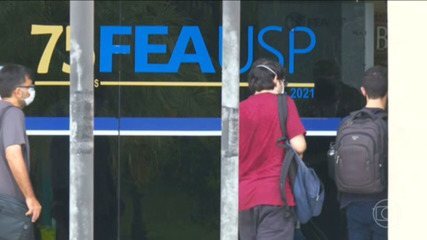 USP retoma as aulas presenciais com uso obrigatório de máscara e comprovante de vacinação USP retoma as aulas presenciais com uso obrigatório de máscara e comprovante de vacinação