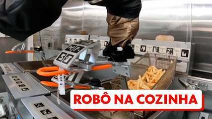 Robôs estão assumindo a produção de batatas fritas em restaurantes de fast food Robôs estão assumindo a produção de batatas fritas em restaurantes de fast food