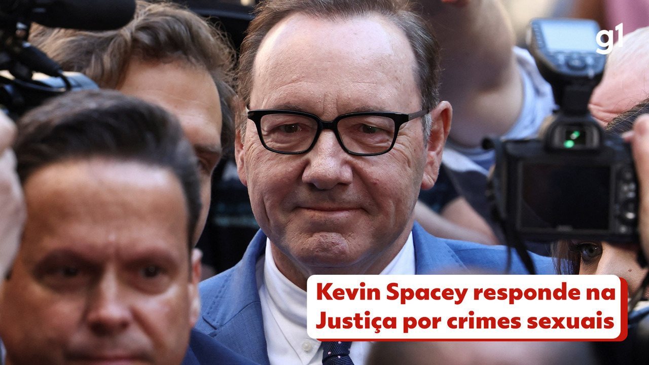 Kevin Spacey vai a tribunal para se defender de acusações de crimes sexuais Kevin Spacey vai a tribunal para se defender de acusações de crimes sexuais