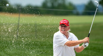 Assistindo Trump jogar golfe: Drives decentes, putts ignorados, muito suor