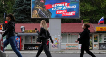 Autoridades apoiadas pela Rússia pedem a Putin que anexe regiões ucranianas após referendos que foram amplamente descartados como uma farsa.