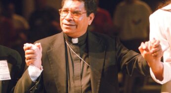 Bispo ganhador do Nobel da Paz em 1996 foi punido por Vaticano por suposto abuso de menores | Mundo