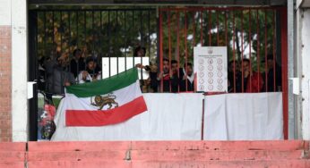Estrelas do futebol iraniano falam sobre protestos; Grupo pede banimento da FIFA