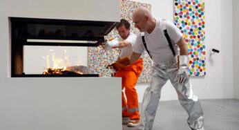 Artista Damien Hirst queima obras de arte após colecionadores optarem por imagens digitais vendidas como NFTs | Pop & Arte