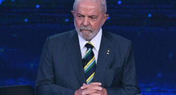 Lula usa broche de campanha de combate à violência sexual contra crianças e adolescentes em debate