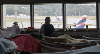 Mais de 100 afegãos seguem acampados em Aeroporto de SP à espera de ajuda; prefeitura prevê 2 semanas para vagas em abrigos