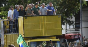 A quatro dias da eleição, Bolsonaro visita três cidades no interior de Minas Gerais