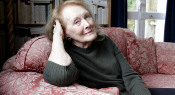 Annie Ernaux recebe o Prêmio Nobel de Literatura