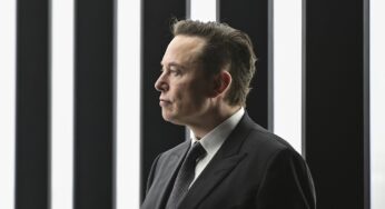 Twitter, agora sob controle de Elon Musk, deve demitir metade dos cerca de 7.500 funcionários