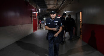 Como os árbitros da MLB aprenderam a explicar os replays para as multidões