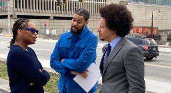 Dois comediantes negros processam a polícia por busca no aeroporto de Atlanta