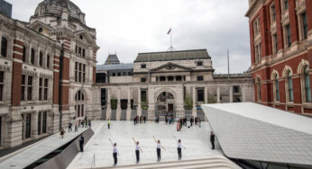 Museu Victoria and Albert inverte curso e remove nome de Sackler