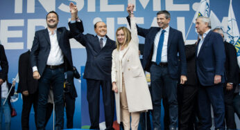 O próximo governo da Itália depende de um rosto familiar: Silvio Berlusconi