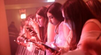 Qual a idade certa para dar um celular a uma criança | Tecnologia