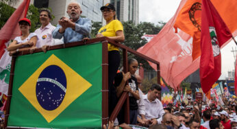 Uma vez preso, um ex-presidente de esquerda procura voltar e liderar o Brasil novamente.