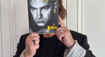 Bono, do U2, lança biografia 'Surrender'
