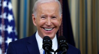 Biden celebra que onda vermelha não ocorreu e diz que democratas ainda têm chance de manter a Câmara