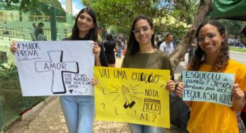Água da aprovação, oração e caneta grátis: estudantes recebem apoio antes do Enem em Goiânia | Goiás