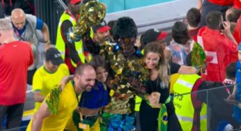 Copa do Mundo: Eduardo Bolsonaro aparece no estádio durante jogo do Brasil contra a Suíça | Política