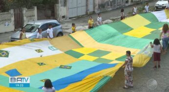 Em Salvador, estudantes confeccionam bandeira verde e amarela gigante e mantêm tradição desde a Copa de 1986 | Bahia