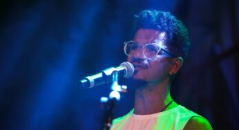 Zé Manoel imprime refinado toque de delicadeza, no canto e no piano, em show no festival Radioca | Blog do Mauro Ferreira