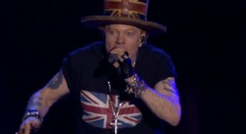 Axl Rose diz que vai parar de jogar microfone na plateia em shows do Guns N' Roses após fã relatar ter sido atingida no rosto