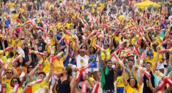 Torcedores se reúnem na Fifa Fan Fest de Copacabana para ver Brasil e Coreia do Sul e mandam força para Pelé