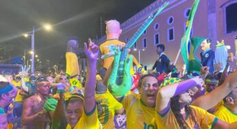 Torcedores no Recife comemoram classificação do Brasil para quartas de final da Copa do Mundo; FOTOS