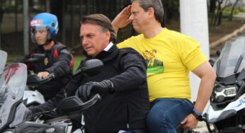 Após negar ser 'bolsonarista raiz', Tarcísio conversa por telefone com o presidente