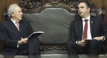 Proposta de juristas prevê que divulgação de fake news e ataque às eleições podem ensejar impeachment; entenda