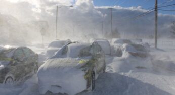 Onda de frio deixa americanos presos em carros por dias no Estado de Nova York