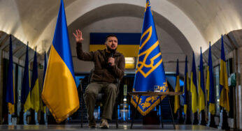 Com habilidades de liderança e oratória, Zelensky molda a narrativa da guerra
