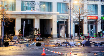 Enorme aquário do hotel de Berlim estoura, com 1.500 peixes dentro