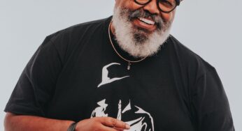 Jorge Aragão retrata bambas do samba como cowboys na luta de faroeste do single ‘Grande duelo final’ | Blog do Mauro Ferreira