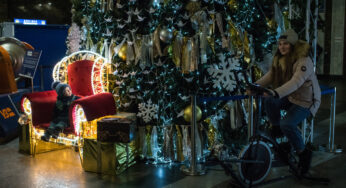 Na Ucrânia, as luzes de Natal desafiam a escuridão da guerra.