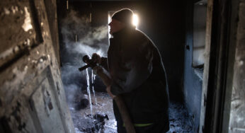 Na devastada cidade ucraniana, os trabalhadores lutam contra o inverno, não os russos