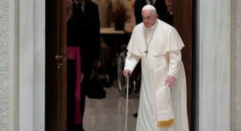 Papa Francisco devolverá três fragmentos de mármore do Partenon à Grécia