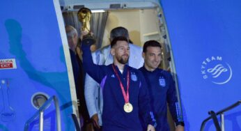Seleção da Argentina está em casa, e Messi puxa a festa com a Copa nas mãos | Mundo