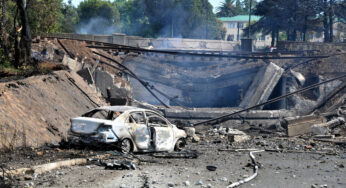 Tanque de combustível entalado sob viaduto explode perto de hospital na África do Sul