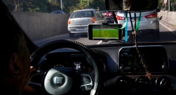 Trabalhadores mostram como é acompanhar o jogo do Brasil na Copa sem abandonar o posto | Rio de Janeiro