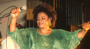 Tshala Muana, cantora congolesa com mensagens dançantes, morre aos 64 anos