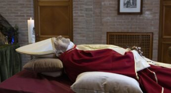 Vaticano prepara velório do Papa Bento XVI