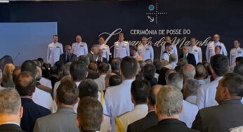 Almirante Marcos Sampaio Olsen assume Marinha; antecessor não foi à cerimônia