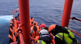Navio 'Ocean Viking' resgata 37 migrantes na costa da Líbia