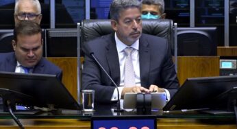 'Cada um responde pelo que faz', diz Lira sobre eventual punição a Bolsonaro por incentivar atos