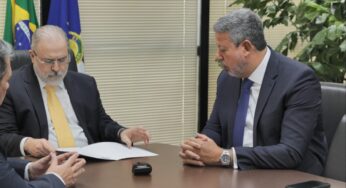 Lira entrega a Aras representação sobre ataque de bolsonaristas à Câmara | Política