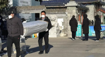 ‘Não há mais espaço!’: três anos após primeira morte por Covid, China enfrenta nova onda e tem crematórios lotados | Mundo