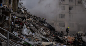 Número de mortos aumenta após ataque russo destruir bloco de apartamentos