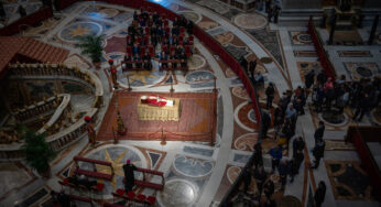 Papa Bento XVI é enterrado no Vaticano após seu funeral: atualizações ao vivo
