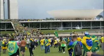 Vídeos inéditos mostram bolsonaristas radicais disparando rojão e quebrando câmera de segurança no Congresso
